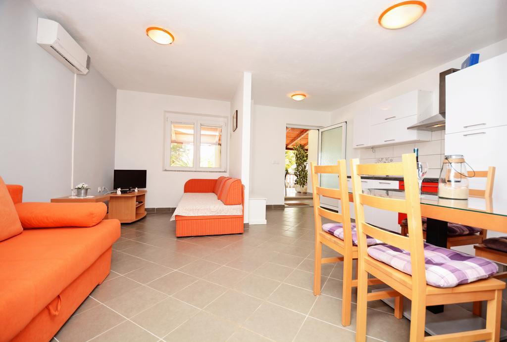 Apartments Katarina Veli Rat Exterior photo
