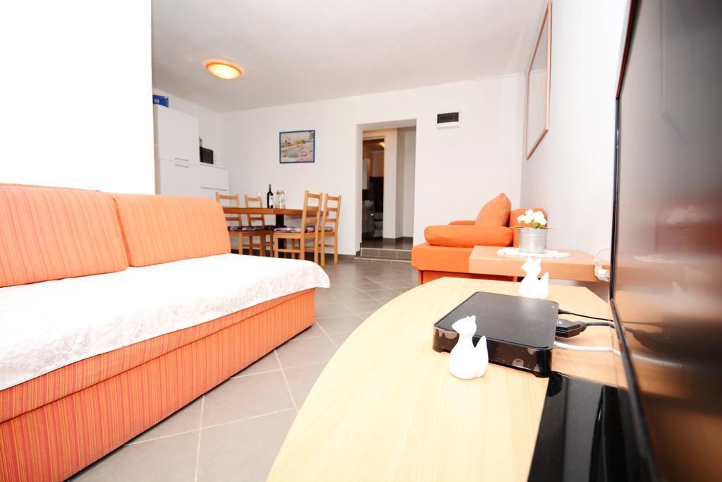 Apartments Katarina Veli Rat Exterior photo