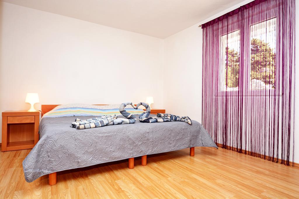 Apartments Katarina Veli Rat Exterior photo