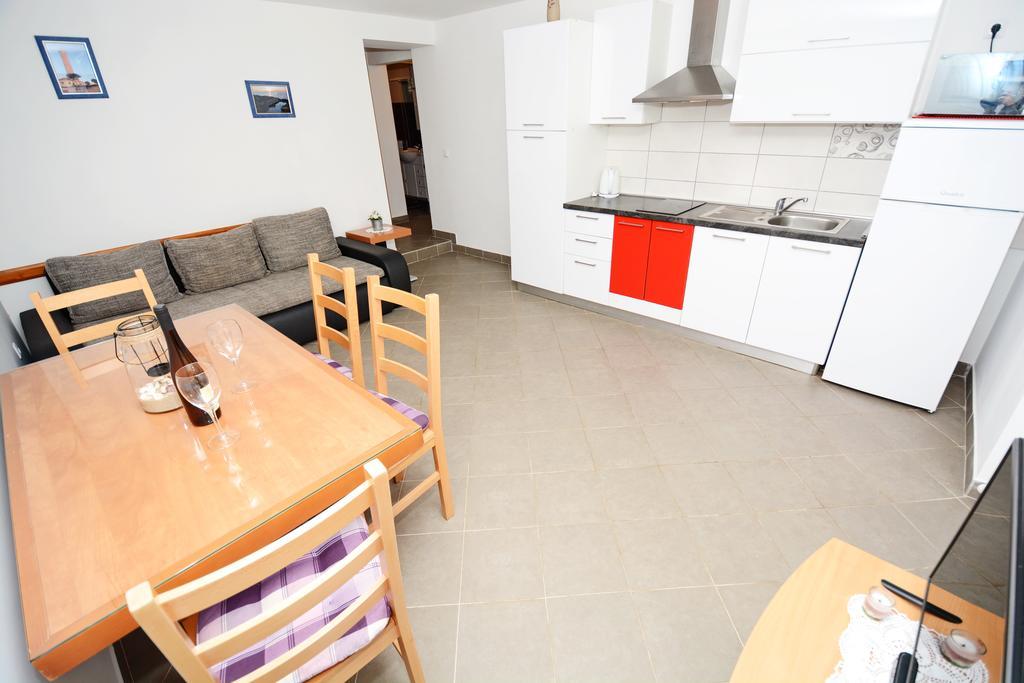 Apartments Katarina Veli Rat Exterior photo