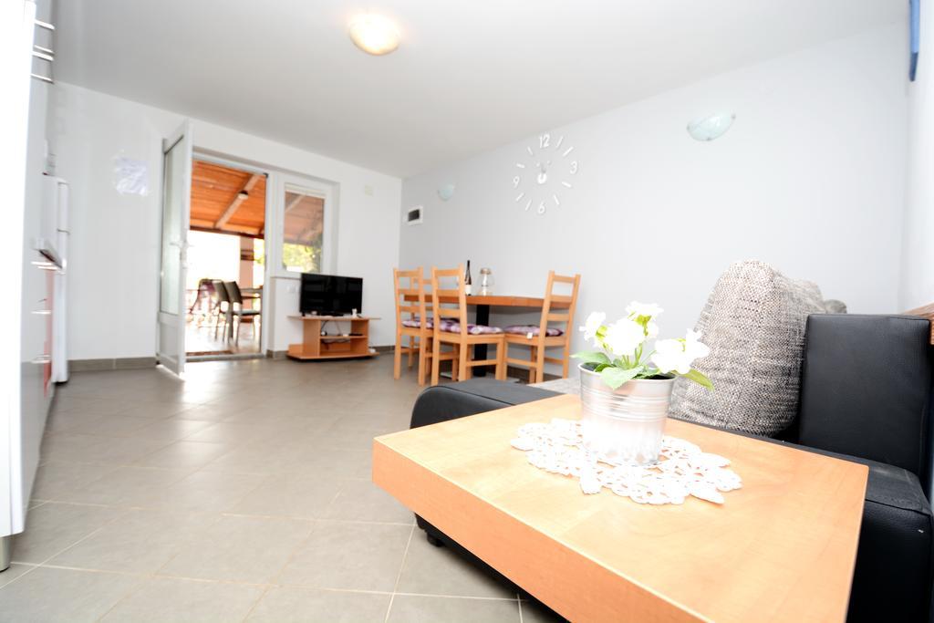 Apartments Katarina Veli Rat Exterior photo