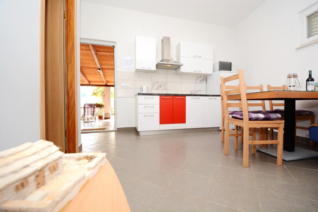 Apartments Katarina Veli Rat Exterior photo